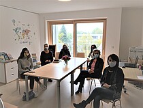 Das Bild zeigt Bild die Kreisrätinnen Jasmin Beinlich und Marlene Schönberger, Stadträtin Hedwig Borgmann, sowie