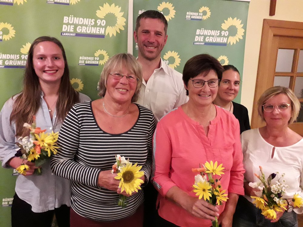 Der Vorstand des grünen Ortsverbandes Vilsbiburg mit der Landtagsabgeordneten Rosi Steinberger
