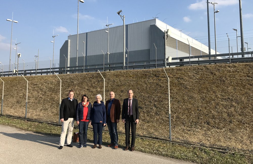 Die Grünen aus dem Landkreis Landshut informieren sich über das atomare Zwischenlager BELLA in Niederaichbach
